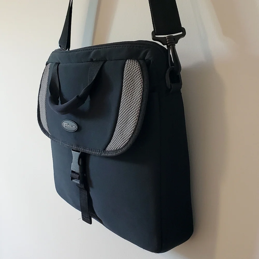 Targus Sport Slipcase Neoprene Laptop Sleeve Crossbody Bag - Black
